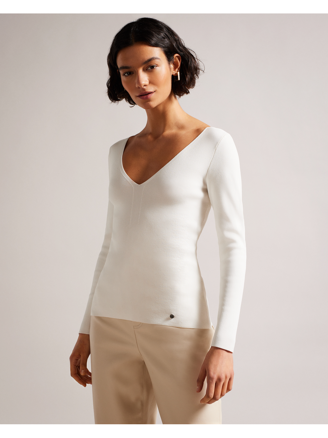 Fitted V-Neck Long Sleeve Knit Top