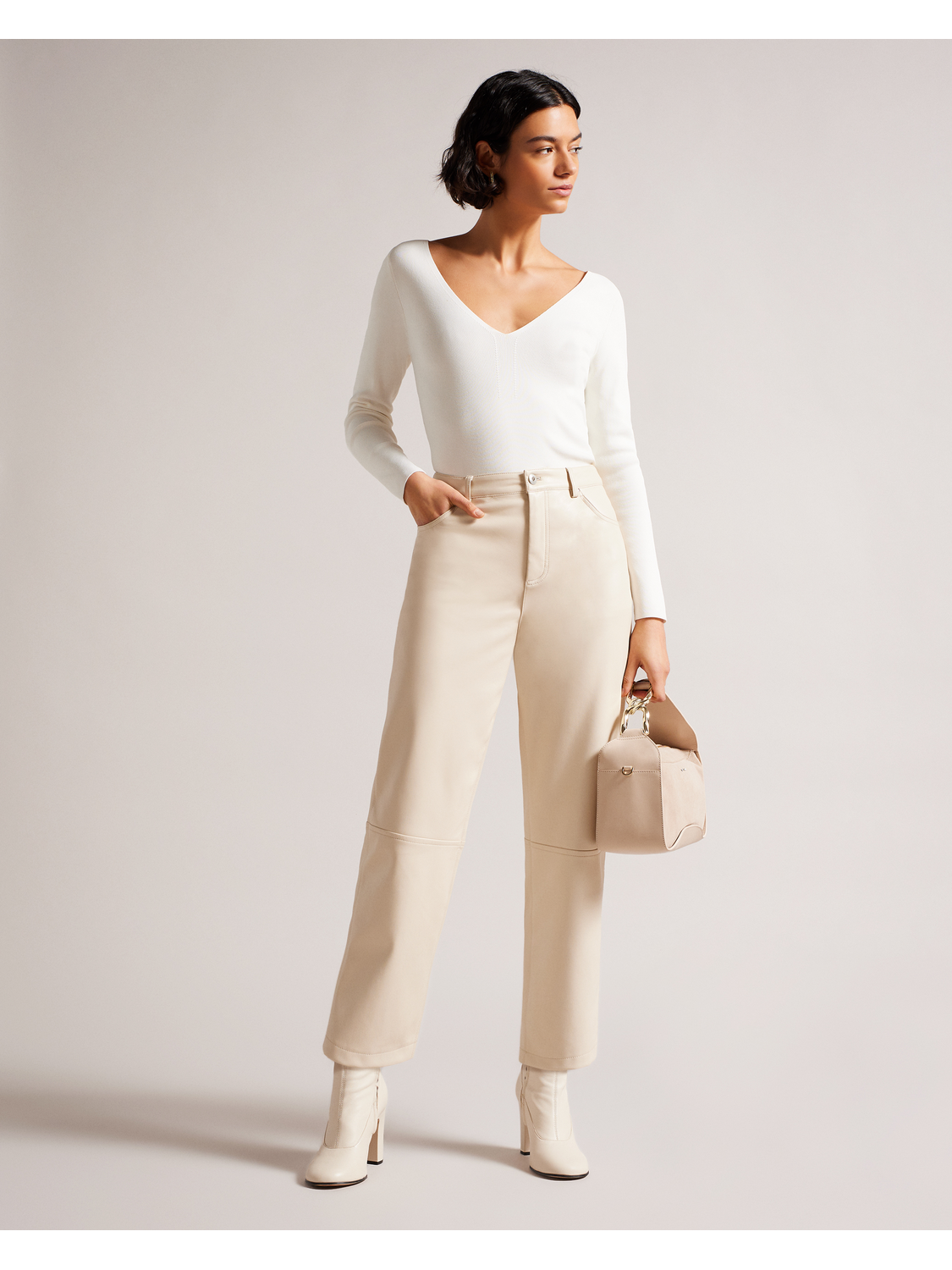 Fitted V-Neck Long Sleeve Knit Top