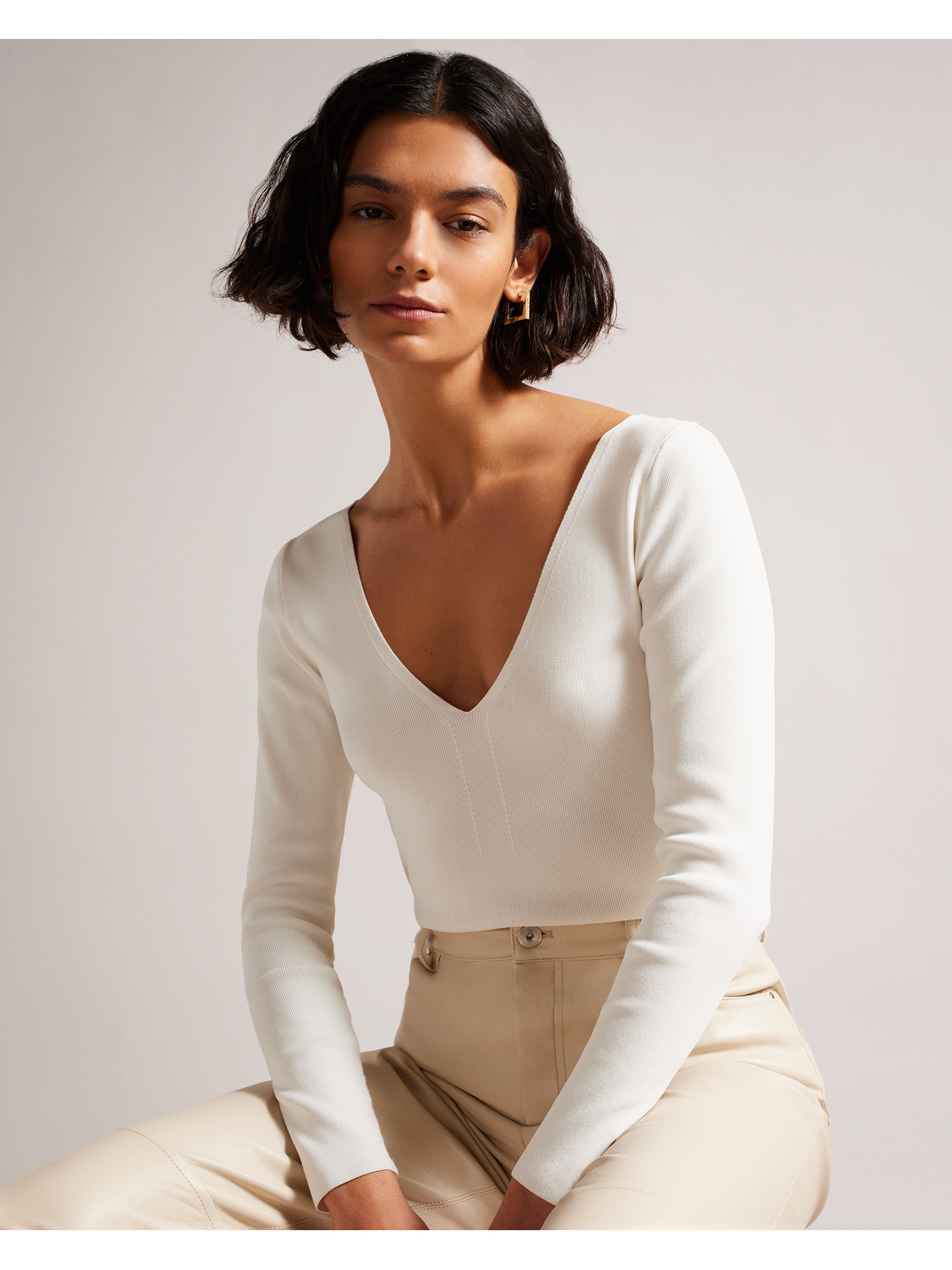 Fitted V-Neck Long Sleeve Knit Top