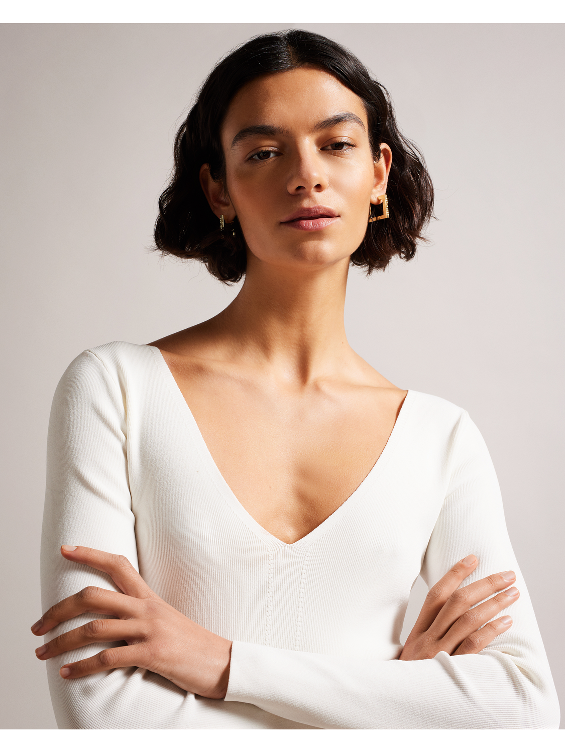 Fitted V-Neck Long Sleeve Knit Top
