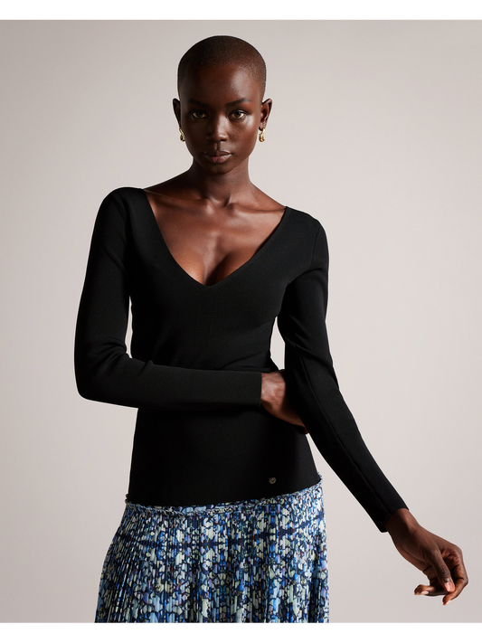 Fitted V-Neck Long Sleeve Knit Top
