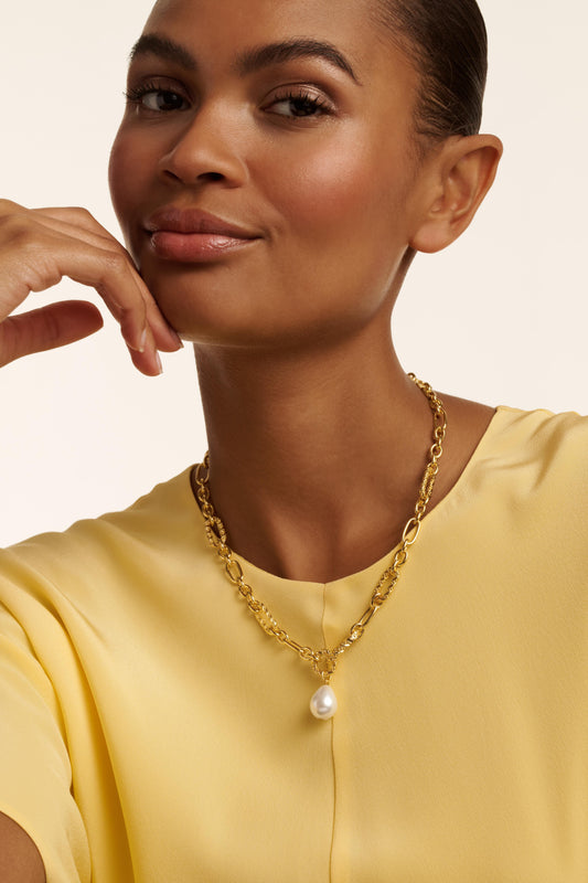 Twisted Pearl Pendant Necklace
